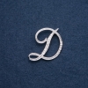 Broșă cu inițialul «D» 40x36 mm, culoare metalică argintie