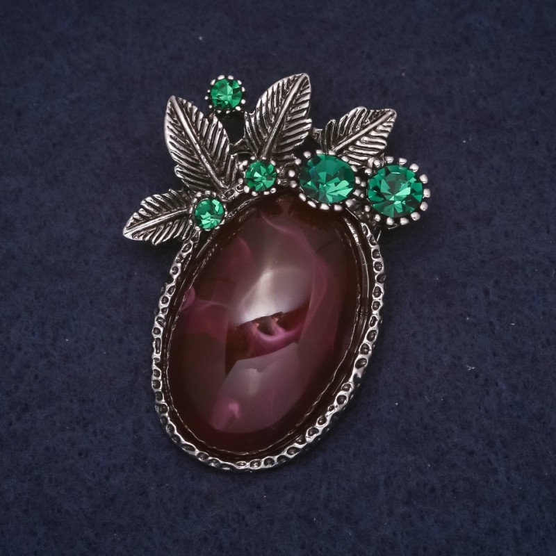 Broșă Accent ametist mov – 45×32 mm, cabochon, strasuri, metal argintiu