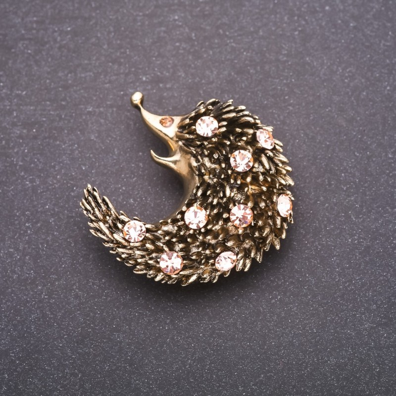 Broșă cu strasuri roz, 42×42 mm, în metal galben