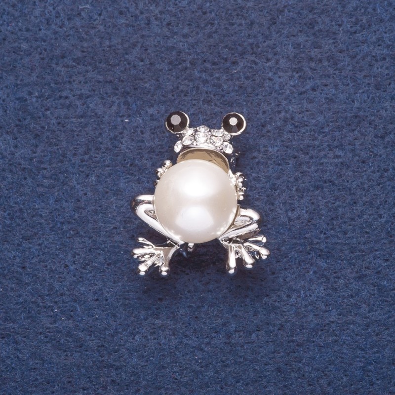 Broșă „Broasca cu perlă albă” (Culoare metalului: argintiu) Dimensiuni 3×2,5 cm