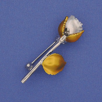 Broșă Trandafir alb și galben email, metal auriu, 42×16 mm