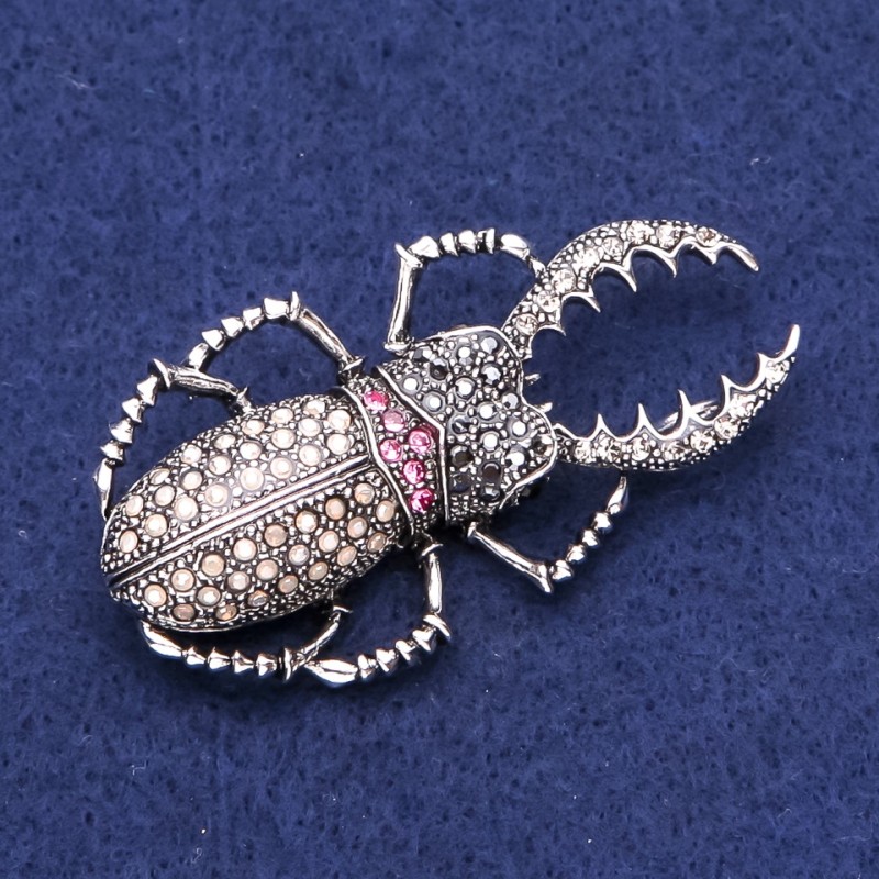 Broșă Gărgăun de mai cu strasuri, metal argintiu, 29×55 mm