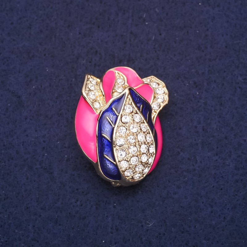 Broșă Buton cu strasuri, email, culoare rubiniu, mov și alb, 32×26 mm, metal auriu