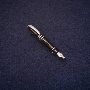 Broșă stilou 5×45 mm, email negru, metal argintiu