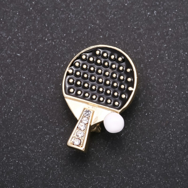 Broșă în formă de rachetă de tenis, culoare metalică galbenă, 18×26 mm