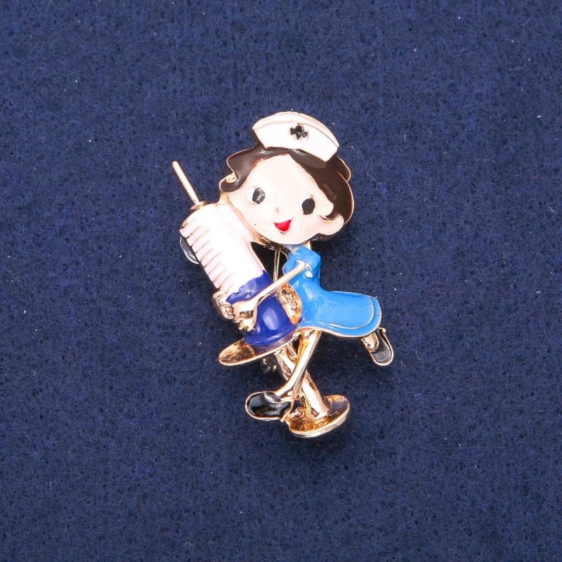 Broșă „Asistentă medicală” email multicolor, metal auriu 27×44 mm