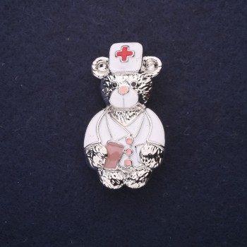Broșă «Ursuleț Doctor» email, culoare alb-roșu, 40x22 mm, metal argintiu