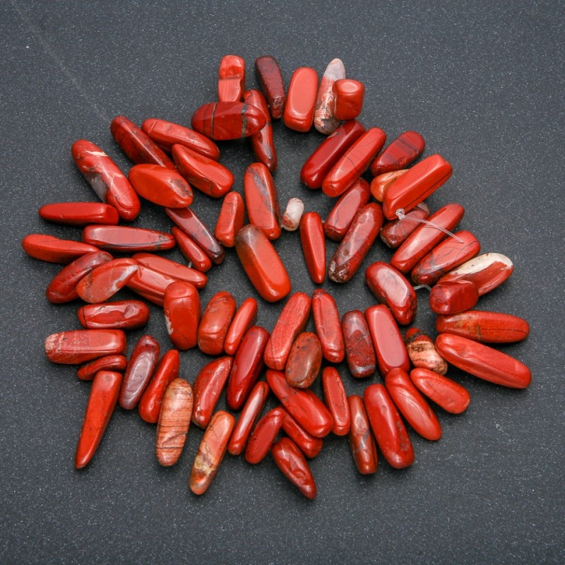 Șnur din jasper roșu, granule mici, formă de ac, diametrul 20×8 mm, lungime 39 cm +
