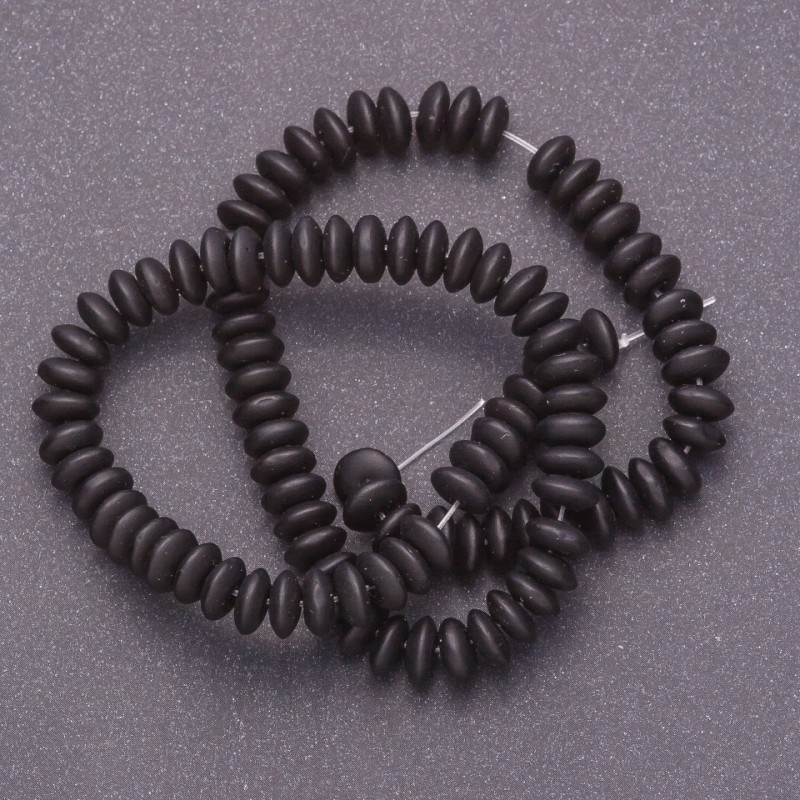 Mărgele pe fir de șungit artificial, rondel neted, diametrul 6x3 mm, lungime 41 cm.