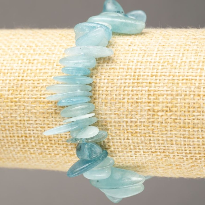 Brățară din piatră naturală acvamarin, fragmente în formă de ac pe elastic, diametrul 10–25×3–6(±)mm, circumferința 18 cm