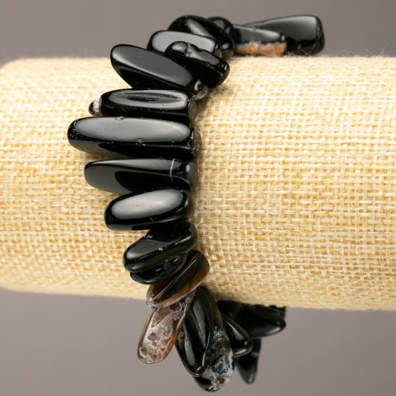 Brățară din agat negru, cioburi în formă de ac, diametrul 10-20×3-7 mm, lungime 18 cm +