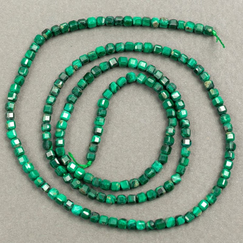 Mărgele din piatră naturală pe șnur, ochi de pisică, verzi, tăiate cub, diametrul aproximativ 5×5 mm (+ -), lungime 39 cm (+)