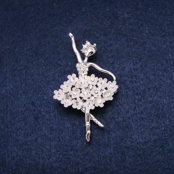 Broșă în formă de balerină 34x55 mm, strasuri albe, metal argintiu