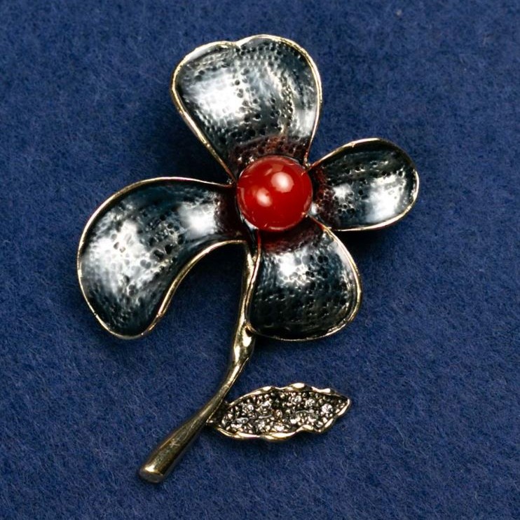 Broșă floare cu carneol și email, 47×60 mm, metal auriu