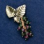 Broșă cu zoizit natural, „Ramură cu boabe”, culoare aurie a metalului 60×35 mm