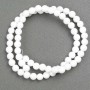 Mărgele pe fir de agat alb (acrilic) bilă netedă, diametrul aproximativ 6 mm, lungime 40 cm+