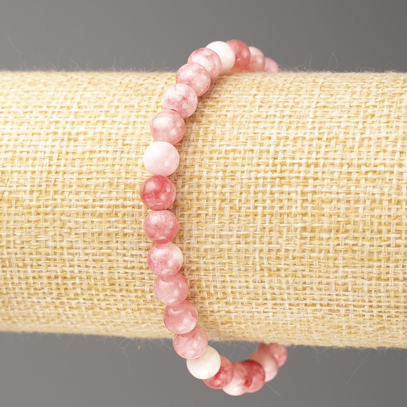 Brățară din nefrit oceanic alb cu nuanță roz căpșună (acrilic artificial), diametru 6 mm +-, lungime 18 cm +-, mărgele lucioase pe elastic