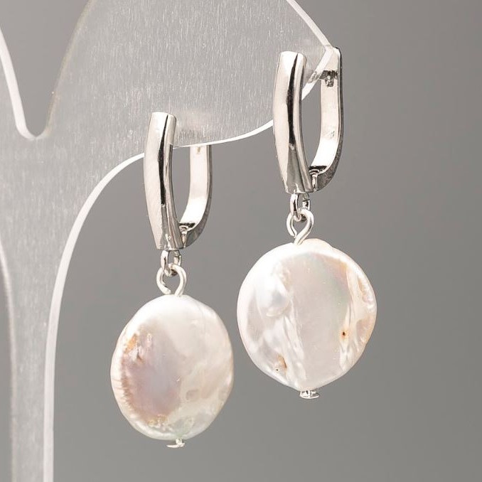 Cercei baroci din perle, diametre de aproximativ 16 și 4 mm, lungime de aproximativ 37 mm, cu nuanță de benzină