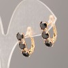 Cercei Xuping cu piatră neagră și cristale albe, 17x5 mm, placare cu aur 18K
