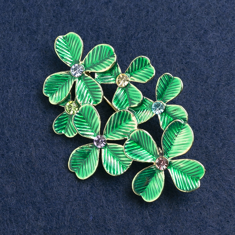 Broșă Frunzulițe email verde, cu strasuri, metal auriu 57×40 mm