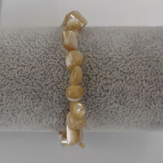 Brățară pe elastice naturală, sidef bej, șlefuit rotunjit, diametrul 8×5 mm, lungime 18 cm