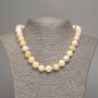 Colier galben-alb „Selenit” cu bile netede, diametrul 12 mm ±, lungime 50 cm ±, din nefrit alb (colorat sintetic)
