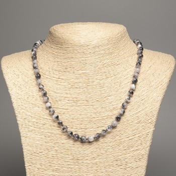 Colier «Culorile verii» alb-gri, mărgele netede, diametru 6 mm ±, lungime 50 cm ±, din nefrit alb (nefrit sintetic vopsit)