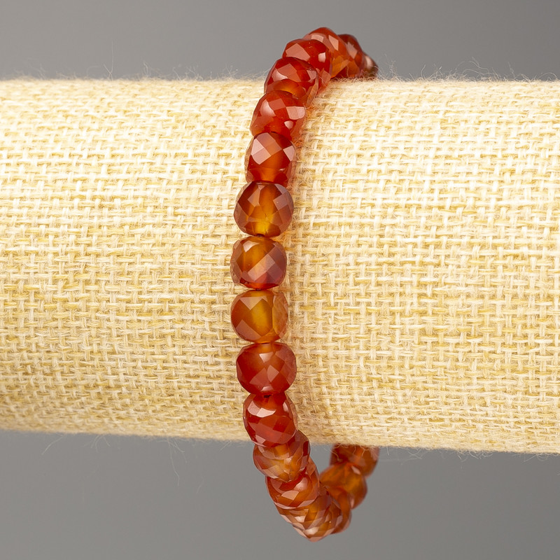Brățară din carneol natural, cuburi facetate, diametru de 7 mm, lungime 18 cm (elastic)