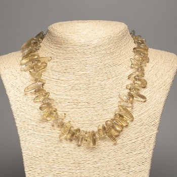 Șirag din cuarț roșu-vin, fragmente în formă de ac, diametrul 20x7 mm, lungime 48 cm +