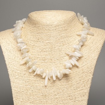 Colier din adular natural, fragment de piatră în formă de «ace», diametrul 18×5 mm, lungime 48 cm +