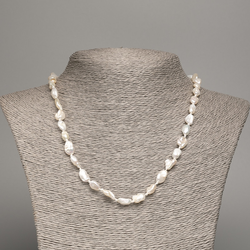 Colier din perle baroce naturale cu nuanța «benzină», diametrul 11×7 mm, lungimea 45 cm +