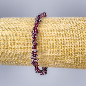 Brățară din granat natural, fragmente mici, diametrul 6x2 mm (aproximativ), lungime 18 cm (pe elastic)