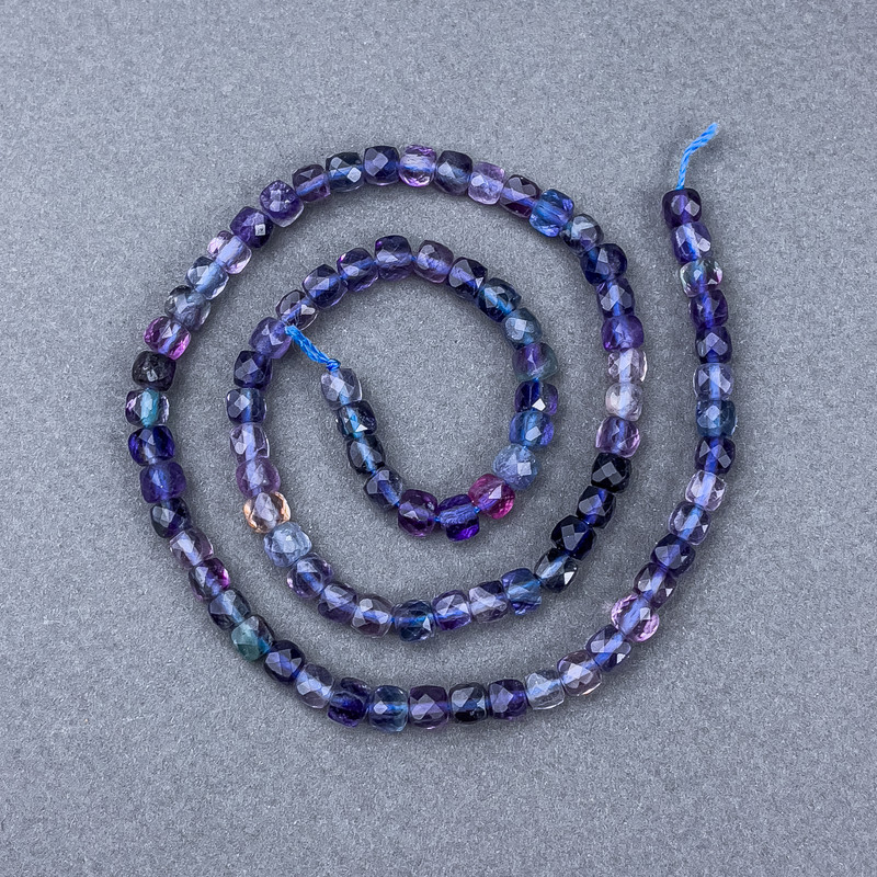 Mărgele din fluorit, piatră naturală, cuburi tăiate pe șnur, diametru aproximativ 4,5×4,5 mm, lungime 38 cm