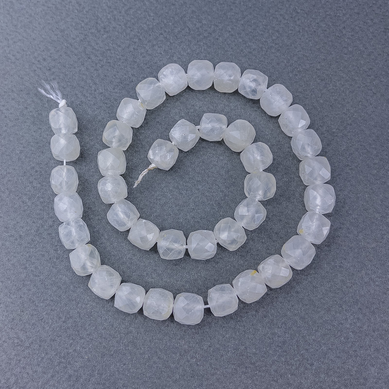 Mărgele din cristal de munte natural, piatră tăiată în formă de cub, pe șnur, diametru 9×9 mm, lungime aproximativă 38 cm