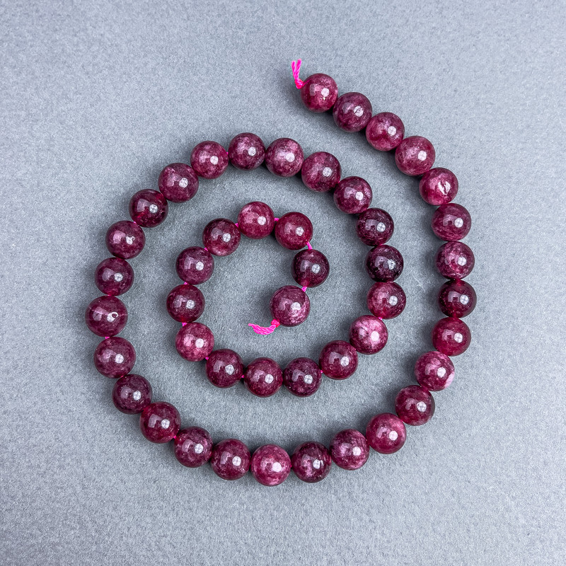 Mărgele din turmalin rubelit, piatră naturală, bilă netedă, diametrul de 8 mm ±, pe șnur, lungime 38 cm+
