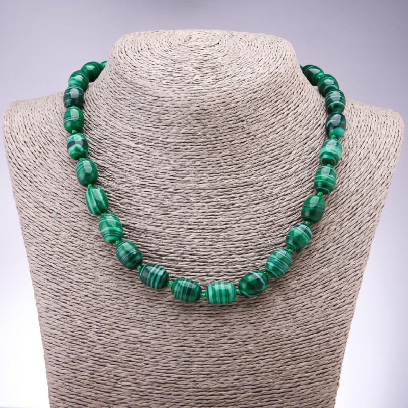 Colier din malahit (prelucrat prin presare), diametrul 10x14 mm, lungimea 45 cm