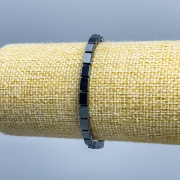 Brățară din hematit, în formă dreptunghiulară, dimensiuni 6×4 mm, lungime 18 cm (elastică)