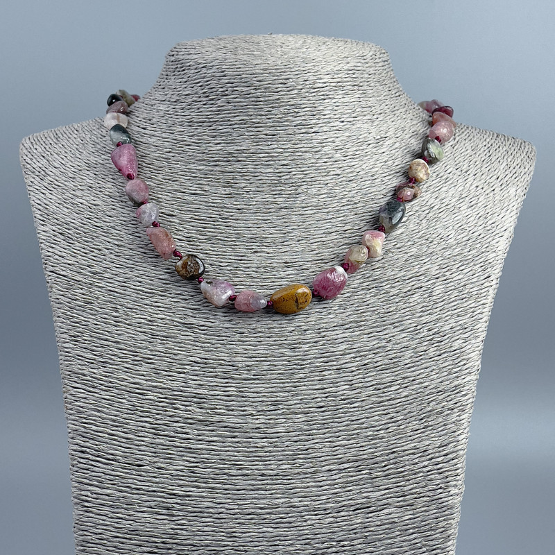 Colier din turamalină naturală, cu tăietură fațetată, diametrul 10×14 mm, lungime 48 cm