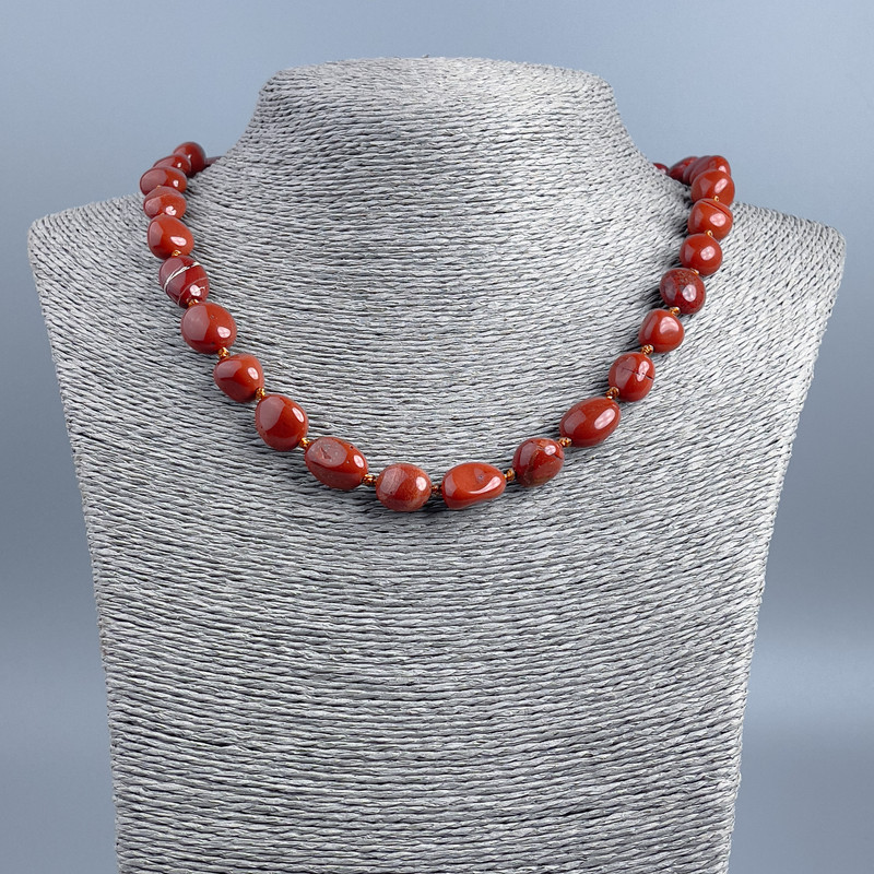 Colier din jasper roșu cu mărgele tăiate, diametrul 10×12 mm, lungime 48 cm