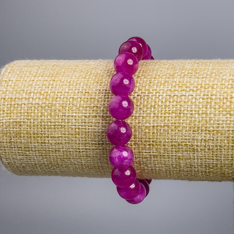 Brățară din turmalină artificială, culoare roz zmeură, bile netede, diametrul aproximativ 10 mm, lungime 18 cm, pe elastic