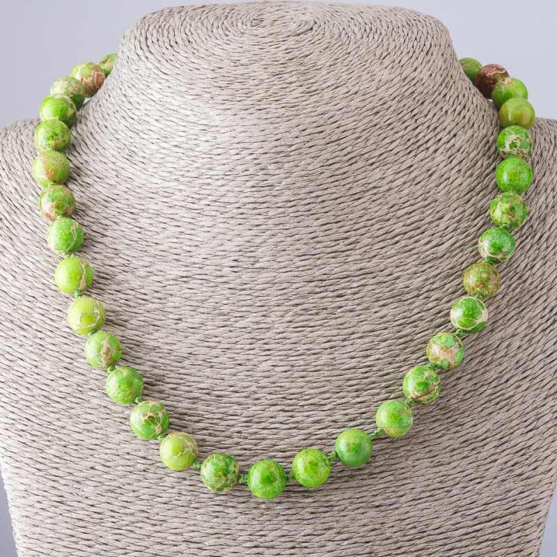 Colier din varizit verde deschis, lungime 45 cm, diametru 9–10 mm