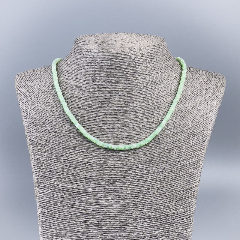 Colier-choker din sidef natural (tonat) mentă, rondelle netede de 4x2 mm, lungime 48 cm