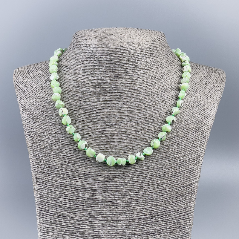 Colier din sidef natural (nuanțat) mentă, mărgele rotunde, diametrul 8 mm, lungime 48 cm