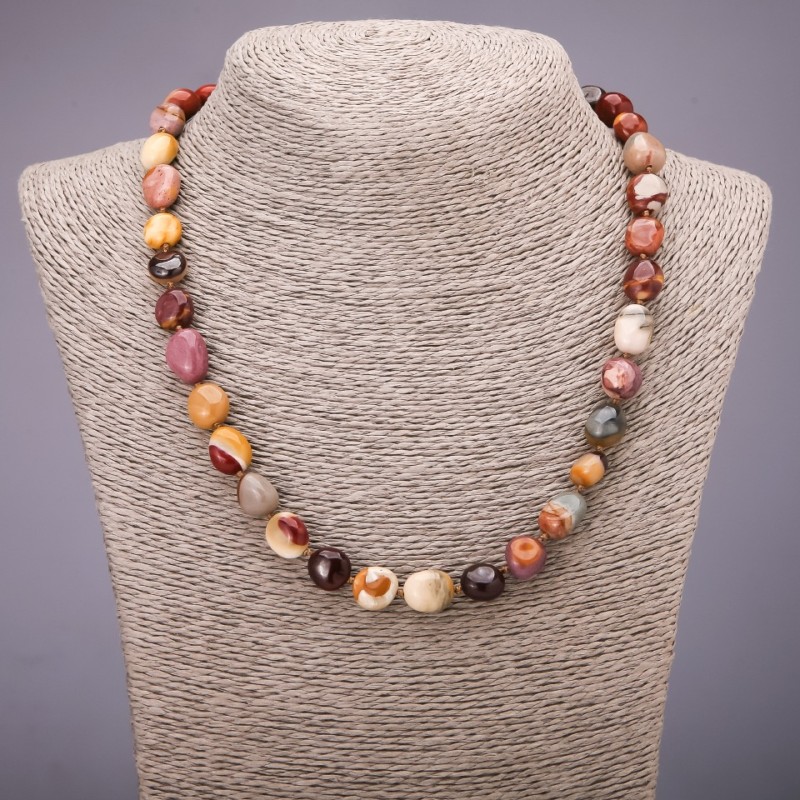 Colier din jasper natural Mukaït, procesat prin galetare, dimensiuni 8×13 mm, lungime 48 cm