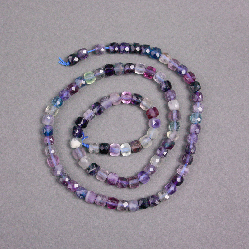 Mărgele de fluorit, piatră naturală, tăiate în formă de cub facetat, diametrul 4,5×4,5 mm, lungime 39 cm+