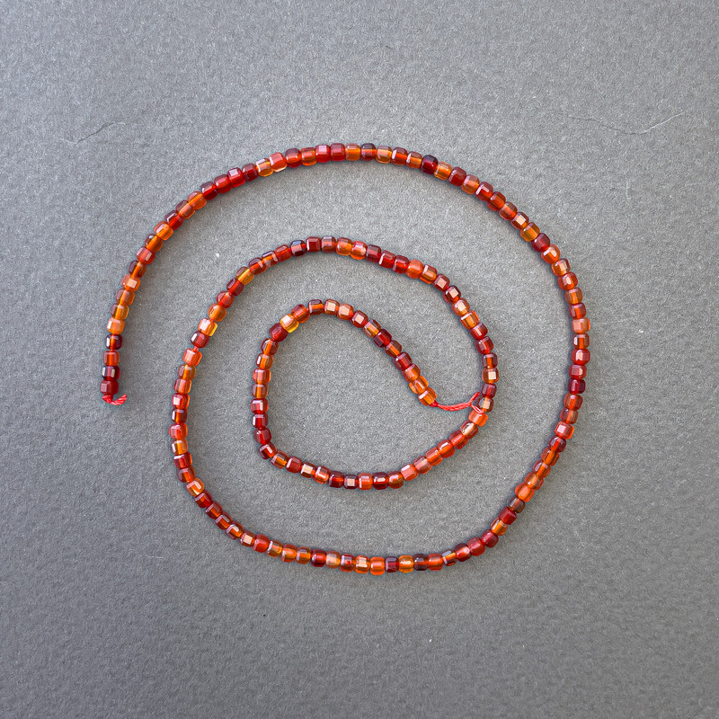 Mărgele carneol pe șnur, piatră naturală cubică, diametru 2,5×2,5 mm, lungime 39 cm