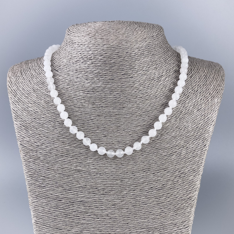 Colier cu cuarț alb imitatie (acrilic), mărgele netede, diametrul 6,5 mm, lungime 47 cm