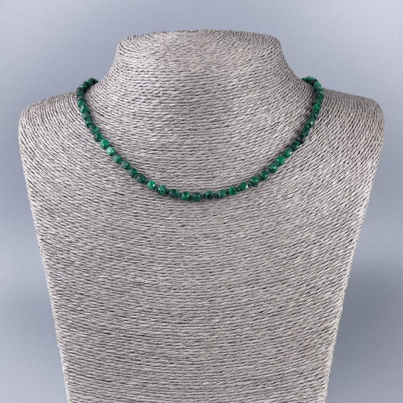 Colier din malahit, piatră naturală tăiată cuburi, diametrul 4x4 mm, lungime 50 cm