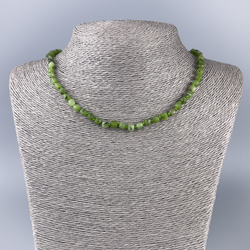 Colier cu jadeit canadian, piatră naturală, cu cuburi tăiate, diametrul 5x5 mm, lungime 50 cm