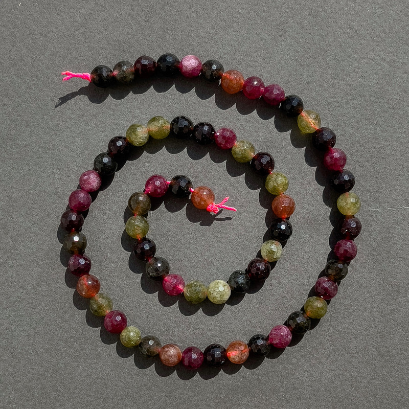 Mărgele de turmalin, piatră naturală, bilă tăiată, diametrul de 6 mm, lungime aproximativă de 39 cm, pe șnur